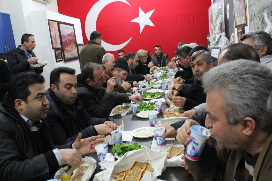 DERNEĞİMİZ Şubat 2015 Haftalık Toplantısında Bu Hafta Yemekli ve Sohpetli Yapılmıştır. 