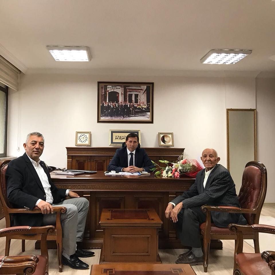 Genel Başkanımız Yusuf DEVEBACAK, Konya Büyükşehir Belediyesi Genel Sekreteri Sayın Hasan KILCA’yı, makamında ziyaret etti.  