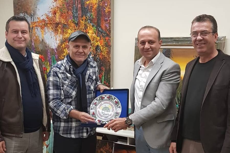 Ankara ziyaretlerinde, Köylümüz Ressam Hikmet ÇETİNKAYA'yı ziyaret etmişlerdir. 